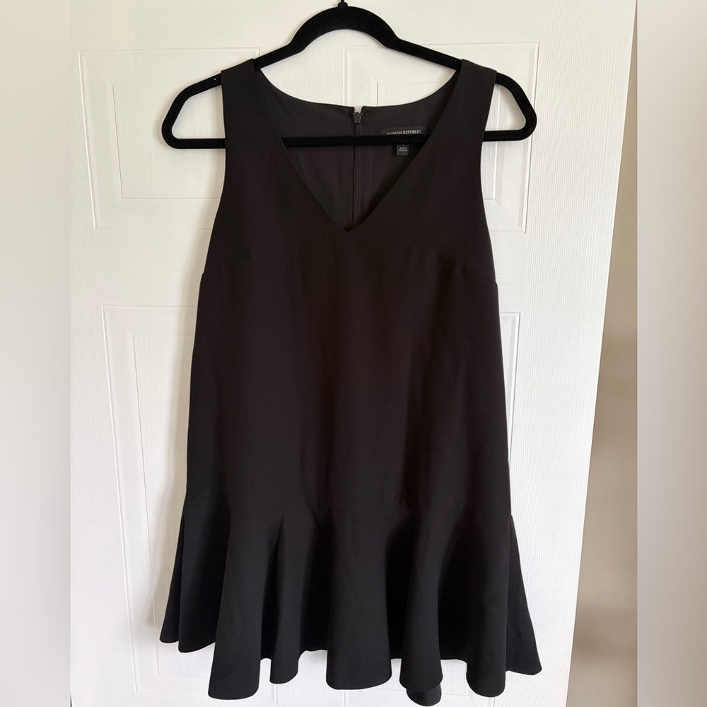Banana Republic Black Sleeveless V-Neck Dress Drop Waist